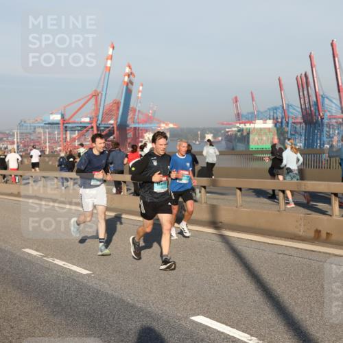 03.10.2025 - Köhlbrandbrückenlauf Yannick Fuchs http://msf.ph/oto/9144819 03.10.2025 08:33:29 Position 2  meine-sportfotos.de