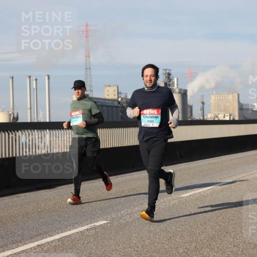 03.10.2025 - Köhlbrandbrückenlauf Lena Gebhardt http://msf.ph/oto/9144838 03.10.2025 10:02:27 Position 2 2210, 3669 meine-sportfotos.de