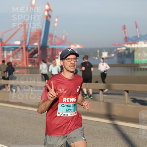 03.10.2025 - Köhlbrandbrückenlauf Yannick Fuchs http://msf.ph/oto/9144853 03.10.2025 08:33:32 Position 2 25, 1035 meine-sportfotos.de