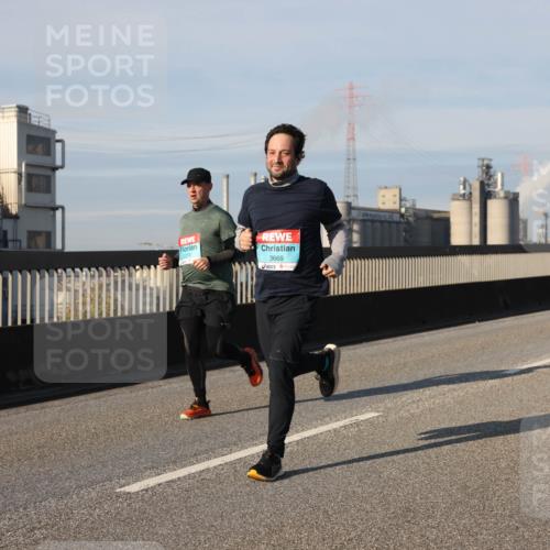 03.10.2025 - Köhlbrandbrückenlauf Lena Gebhardt http://msf.ph/oto/9144856 03.10.2025 10:02:28 Position 2 3669 meine-sportfotos.de