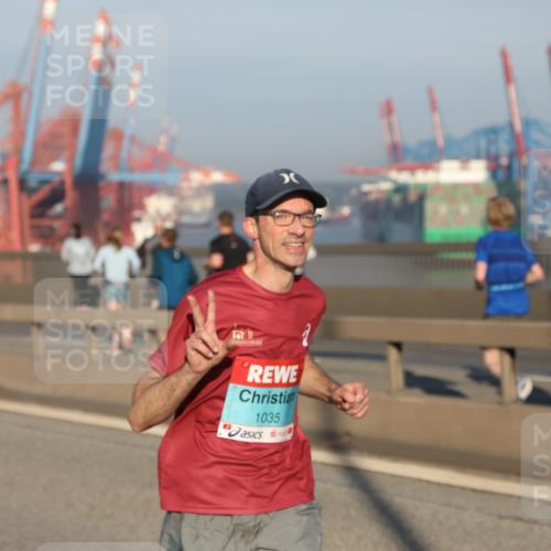 03.10.2025 - Köhlbrandbrückenlauf Yannick Fuchs http://msf.ph/oto/9144857 03.10.2025 08:33:32 Position 2 1035 meine-sportfotos.de