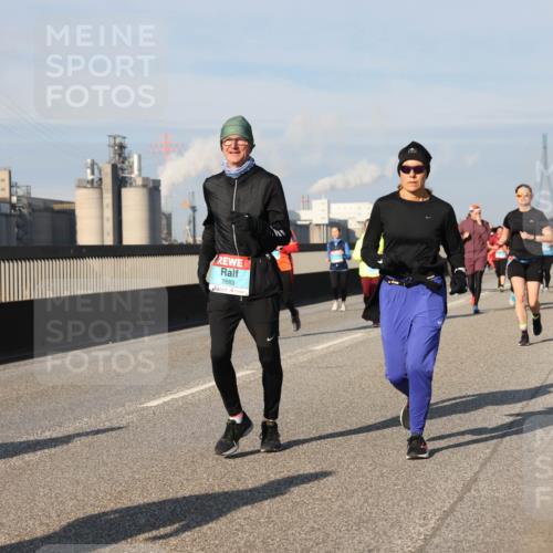 03.10.2025 - Köhlbrandbrückenlauf Lena Gebhardt http://msf.ph/oto/9144868 03.10.2025 10:02:28 Position 2 2683 meine-sportfotos.de