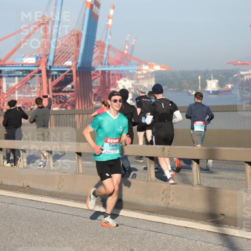 03.10.2025 - Köhlbrandbrückenlauf Yannick Fuchs http://msf.ph/oto/9144871 03.10.2025 08:33:38 Position 2 1268 meine-sportfotos.de