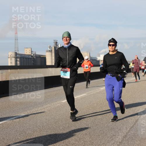 03.10.2025 - Köhlbrandbrückenlauf Lena Gebhardt http://msf.ph/oto/9144877 03.10.2025 10:02:29 Position 2 2683 meine-sportfotos.de