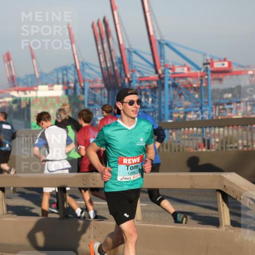 03.10.2025 - Köhlbrandbrückenlauf Yannick Fuchs http://msf.ph/oto/9144884 03.10.2025 08:33:40 Position 2 1268 meine-sportfotos.de