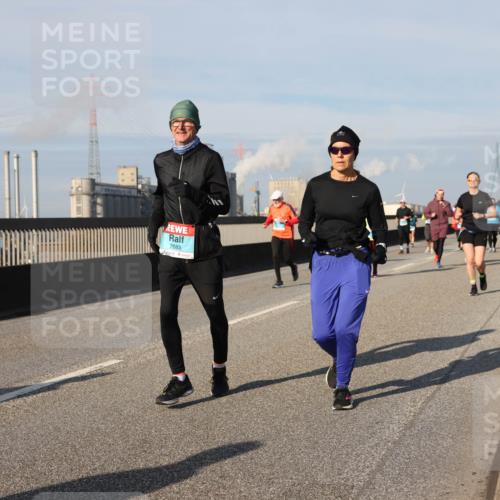 03.10.2025 - Köhlbrandbrückenlauf Lena Gebhardt http://msf.ph/oto/9144885 03.10.2025 10:02:29 Position 2 2683 meine-sportfotos.de