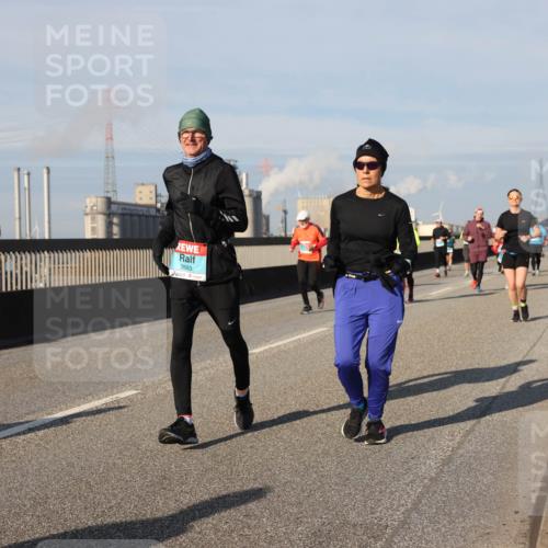 03.10.2025 - Köhlbrandbrückenlauf Lena Gebhardt http://msf.ph/oto/9144887 03.10.2025 10:02:29 Position 2 2683 meine-sportfotos.de
