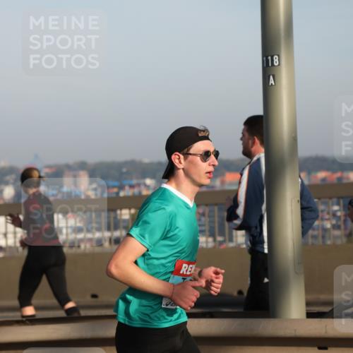 03.10.2025 - Köhlbrandbrückenlauf Yannick Fuchs http://msf.ph/oto/9144900 03.10.2025 08:33:41 Position 2 118, 024 meine-sportfotos.de