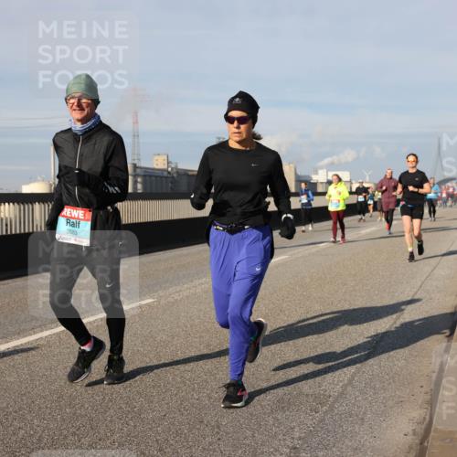 03.10.2025 - Köhlbrandbrückenlauf Lena Gebhardt http://msf.ph/oto/9144901 03.10.2025 10:02:30 Position 2 2683 meine-sportfotos.de