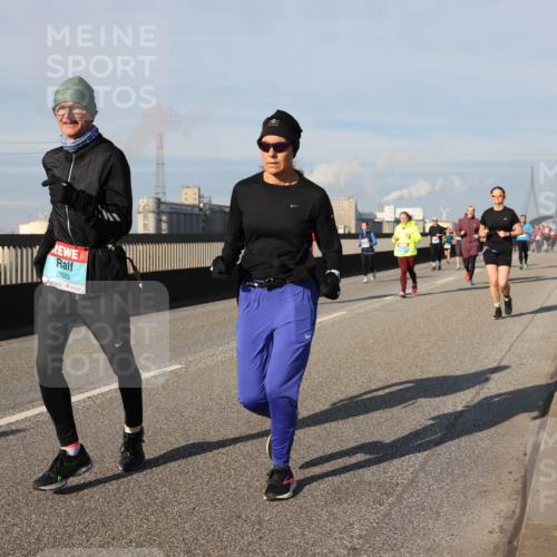 03.10.2025 - Köhlbrandbrückenlauf Lena Gebhardt http://msf.ph/oto/9144905 03.10.2025 10:02:30 Position 2 2683 meine-sportfotos.de