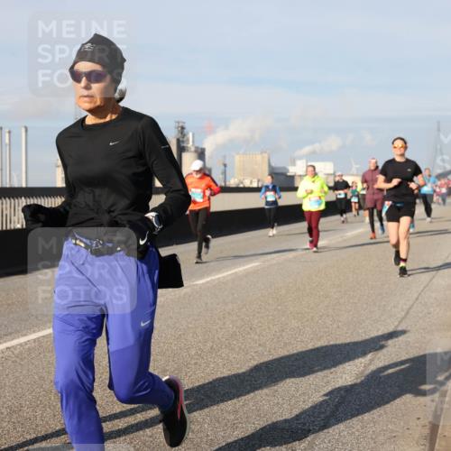 03.10.2025 - Köhlbrandbrückenlauf Lena Gebhardt http://msf.ph/oto/9144913 03.10.2025 10:02:30 Position 2  meine-sportfotos.de