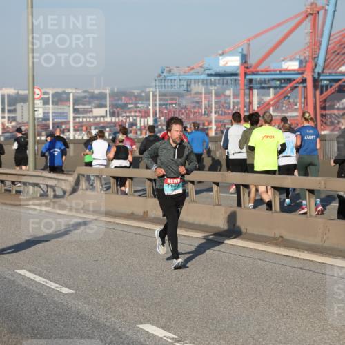 03.10.2025 - Köhlbrandbrückenlauf Yannick Fuchs http://msf.ph/oto/9144914 03.10.2025 08:33:49 Position 2 43 meine-sportfotos.de