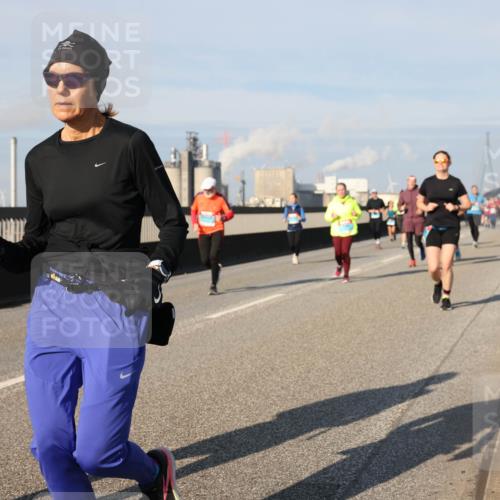 03.10.2025 - Köhlbrandbrückenlauf Lena Gebhardt http://msf.ph/oto/9144916 03.10.2025 10:02:30 Position 2  meine-sportfotos.de