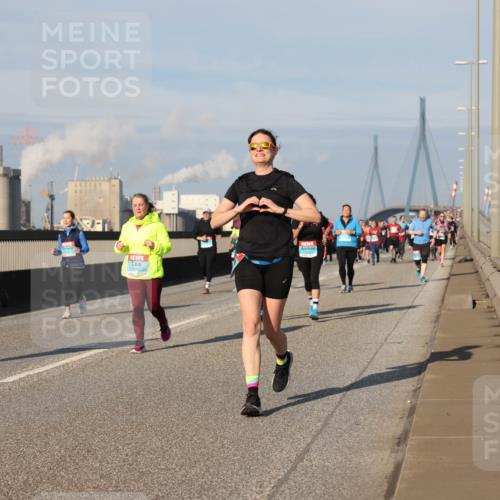 03.10.2025 - Köhlbrandbrückenlauf Lena Gebhardt http://msf.ph/oto/9144918 03.10.2025 10:02:31 Position 2 3577 meine-sportfotos.de