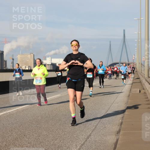 03.10.2025 - Köhlbrandbrückenlauf Lena Gebhardt http://msf.ph/oto/9144921 03.10.2025 10:02:31 Position 2  meine-sportfotos.de