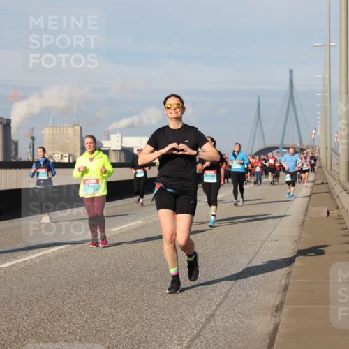 03.10.2025 - Köhlbrandbrückenlauf Lena Gebhardt http://msf.ph/oto/9144924 03.10.2025 10:02:31 Position 2  meine-sportfotos.de