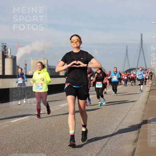 03.10.2025 - Köhlbrandbrückenlauf Lena Gebhardt http://msf.ph/oto/9144927 03.10.2025 10:02:32 Position 2  meine-sportfotos.de