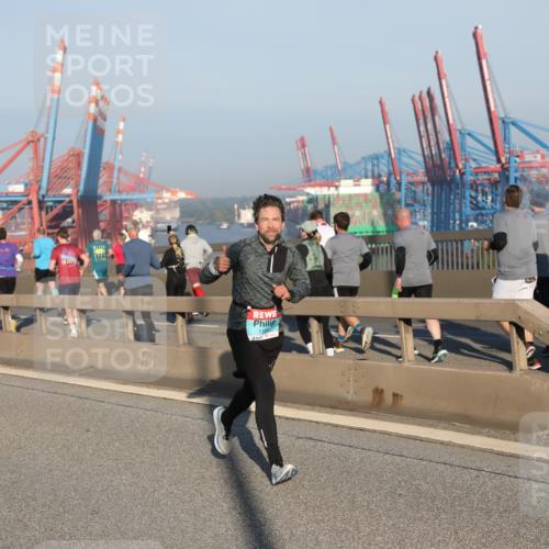 03.10.2025 - Köhlbrandbrückenlauf Yannick Fuchs http://msf.ph/oto/9144936 03.10.2025 08:33:52 Position 2 1184 meine-sportfotos.de