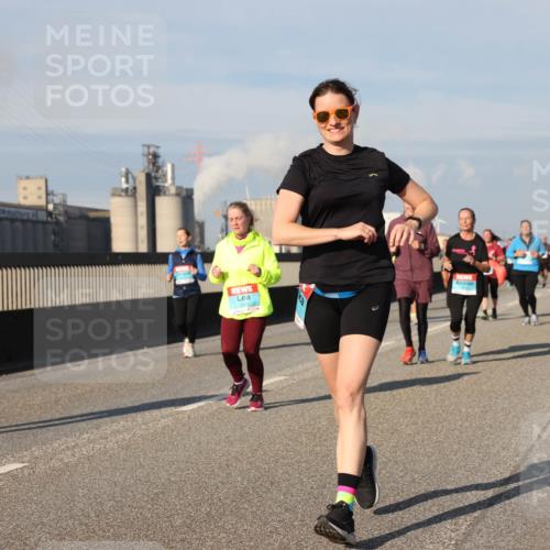 03.10.2025 - Köhlbrandbrückenlauf Lena Gebhardt http://msf.ph/oto/9144937 03.10.2025 10:02:32 Position 2  meine-sportfotos.de