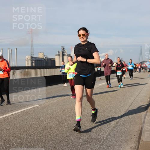 03.10.2025 - Köhlbrandbrückenlauf Lena Gebhardt http://msf.ph/oto/9144944 03.10.2025 10:02:33 Position 2  meine-sportfotos.de