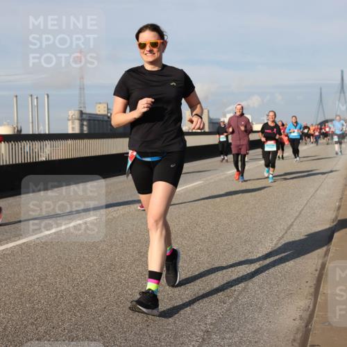 03.10.2025 - Köhlbrandbrückenlauf Lena Gebhardt http://msf.ph/oto/9144951 03.10.2025 10:02:33 Position 2  meine-sportfotos.de