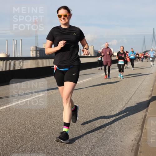 03.10.2025 - Köhlbrandbrückenlauf Lena Gebhardt http://msf.ph/oto/9144952 03.10.2025 10:02:33 Position 2  meine-sportfotos.de
