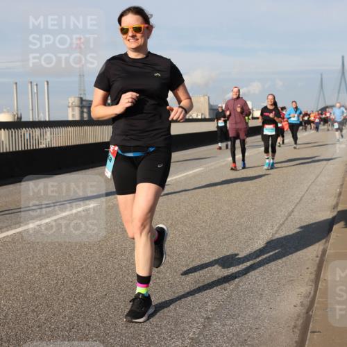 03.10.2025 - Köhlbrandbrückenlauf Lena Gebhardt http://msf.ph/oto/9144956 03.10.2025 10:02:33 Position 2  meine-sportfotos.de