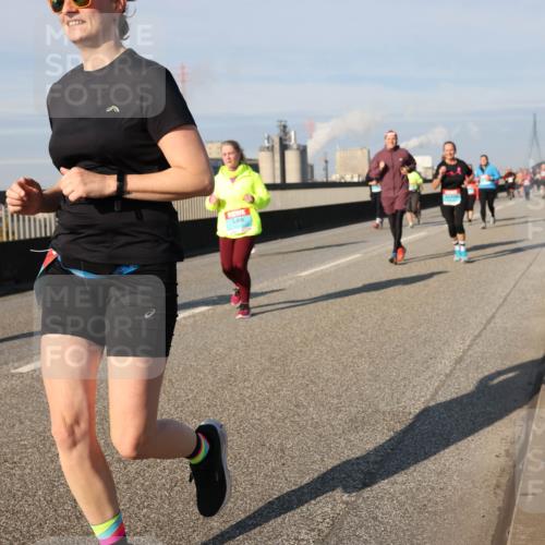 03.10.2025 - Köhlbrandbrückenlauf Lena Gebhardt http://msf.ph/oto/9144967 03.10.2025 10:02:33 Position 2  meine-sportfotos.de