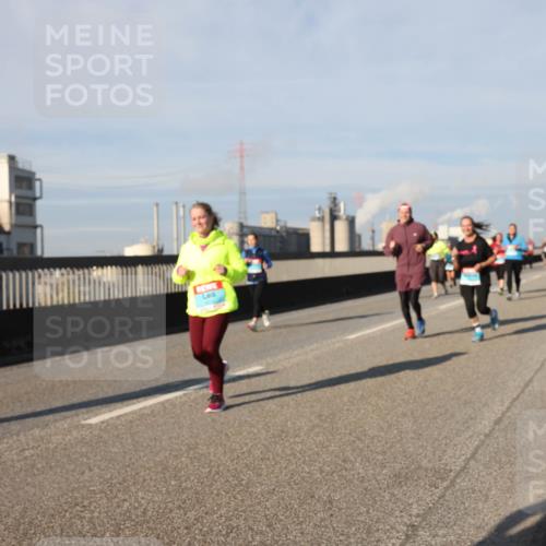 03.10.2025 - Köhlbrandbrückenlauf Lena Gebhardt http://msf.ph/oto/9144978 03.10.2025 10:02:34 Position 2  meine-sportfotos.de