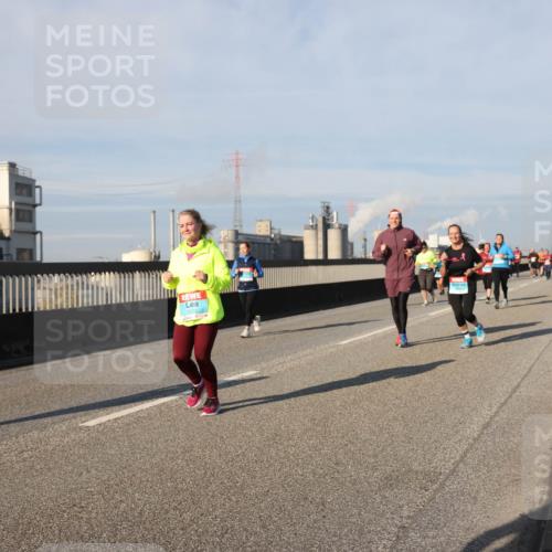 03.10.2025 - Köhlbrandbrückenlauf Lena Gebhardt http://msf.ph/oto/9144980 03.10.2025 10:02:34 Position 2  meine-sportfotos.de