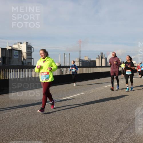 03.10.2025 - Köhlbrandbrückenlauf Lena Gebhardt http://msf.ph/oto/9144987 03.10.2025 10:02:34 Position 2  meine-sportfotos.de