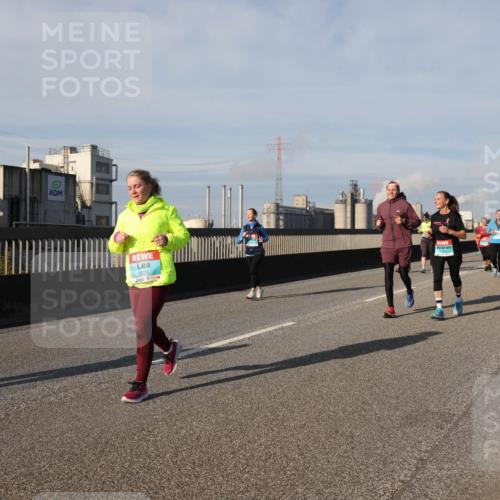 03.10.2025 - Köhlbrandbrückenlauf Lena Gebhardt http://msf.ph/oto/9144991 03.10.2025 10:02:35 Position 2 2235 meine-sportfotos.de
