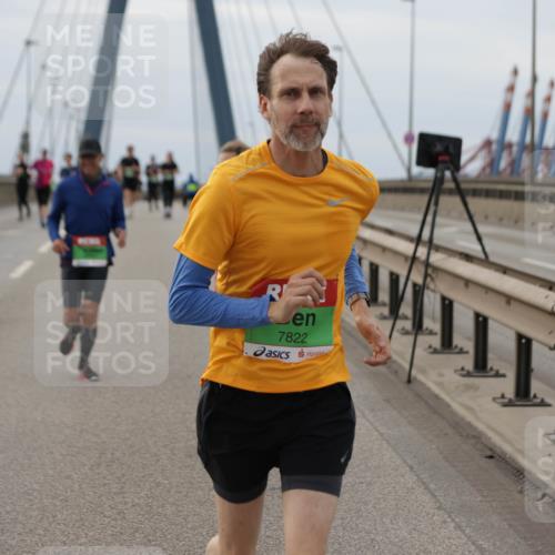 03.10.2025 - Köhlbrandbrückenlauf Jannik Wohlers http://msf.ph/oto/9144992 03.10.2025 15:46:25 Position 1 7822 meine-sportfotos.de