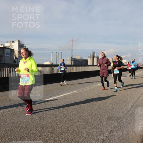 03.10.2025 - Köhlbrandbrückenlauf Lena Gebhardt http://msf.ph/oto/9144996 03.10.2025 10:02:35 Position 2 2235 meine-sportfotos.de