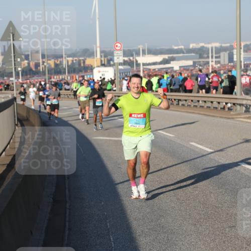 03.10.2025 - Köhlbrandbrückenlauf Yannick Fuchs http://msf.ph/oto/9145010 03.10.2025 08:34:03 Position 2 3841 meine-sportfotos.de
