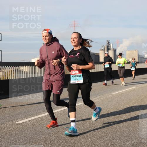 03.10.2025 - Köhlbrandbrückenlauf Lena Gebhardt http://msf.ph/oto/9145023 03.10.2025 10:02:36 Position 2 1978 meine-sportfotos.de