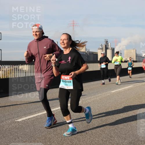 03.10.2025 - Köhlbrandbrückenlauf Lena Gebhardt http://msf.ph/oto/9145027 03.10.2025 10:02:36 Position 2 1978 meine-sportfotos.de