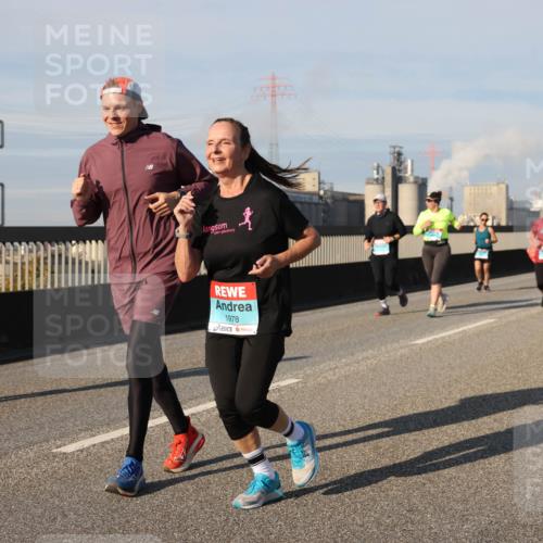03.10.2025 - Köhlbrandbrückenlauf Lena Gebhardt http://msf.ph/oto/9145031 03.10.2025 10:02:36 Position 2 1978 meine-sportfotos.de