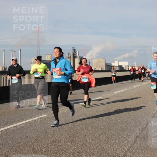 03.10.2025 - Köhlbrandbrückenlauf Lena Gebhardt http://msf.ph/oto/9145037 03.10.2025 10:02:38 Position 2  meine-sportfotos.de