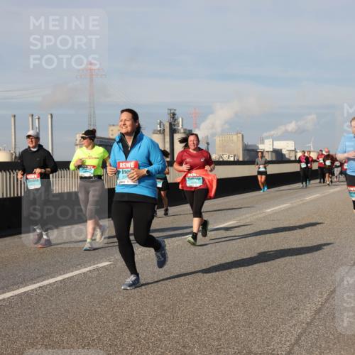 03.10.2025 - Köhlbrandbrückenlauf Lena Gebhardt http://msf.ph/oto/9145039 03.10.2025 10:02:38 Position 2 23 meine-sportfotos.de
