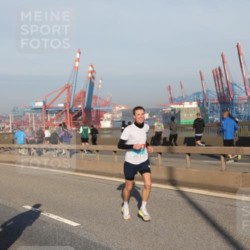 03.10.2025 - Köhlbrandbrückenlauf Yannick Fuchs http://msf.ph/oto/9145042 03.10.2025 08:34:05 Position 2 3841 meine-sportfotos.de