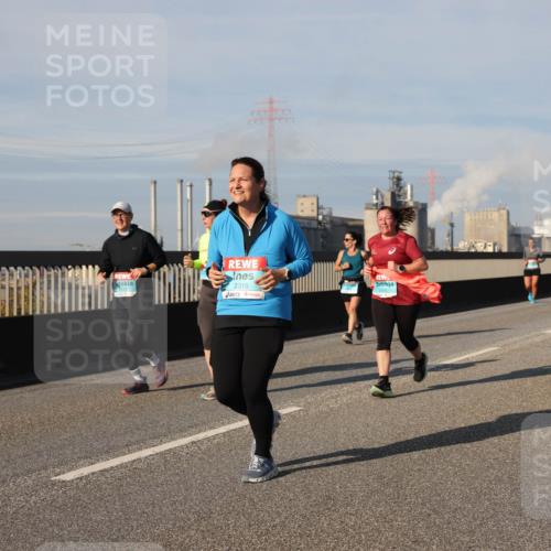 03.10.2025 - Köhlbrandbrückenlauf Lena Gebhardt http://msf.ph/oto/9145043 03.10.2025 10:02:39 Position 2 2315 meine-sportfotos.de