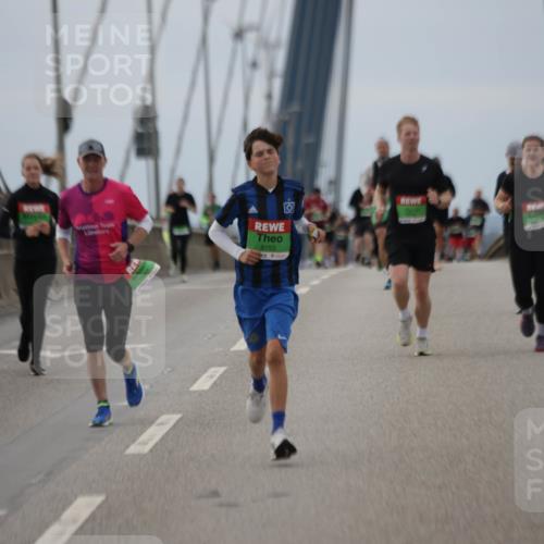 03.10.2025 - Köhlbrandbrückenlauf Jannik Wohlers http://msf.ph/oto/9145051 03.10.2025 15:46:29 Position 1 8153 meine-sportfotos.de