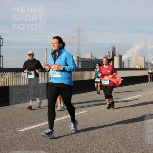 03.10.2025 - Köhlbrandbrückenlauf Lena Gebhardt http://msf.ph/oto/9145052 03.10.2025 10:02:39 Position 2 2315 meine-sportfotos.de