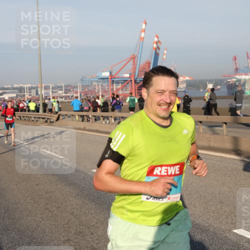 03.10.2025 - Köhlbrandbrückenlauf Yannick Fuchs http://msf.ph/oto/9145057 03.10.2025 08:34:06 Position 2  meine-sportfotos.de