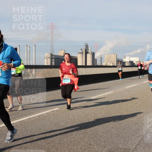 03.10.2025 - Köhlbrandbrückenlauf Lena Gebhardt http://msf.ph/oto/9145058 03.10.2025 10:02:39 Position 2 2315 meine-sportfotos.de