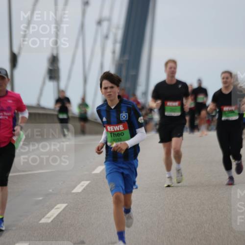 03.10.2025 - Köhlbrandbrückenlauf Jannik Wohlers http://msf.ph/oto/9145078 03.10.2025 15:46:30 Position 1 8153 meine-sportfotos.de