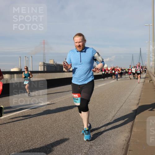 03.10.2025 - Köhlbrandbrückenlauf Lena Gebhardt http://msf.ph/oto/9145082 03.10.2025 10:02:40 Position 2 664 meine-sportfotos.de
