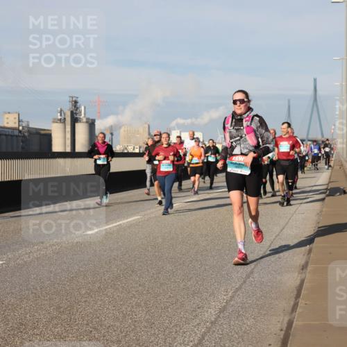 03.10.2025 - Köhlbrandbrückenlauf Lena Gebhardt http://msf.ph/oto/9145113 03.10.2025 10:02:45 Position 2 1 meine-sportfotos.de