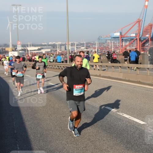 03.10.2025 - Köhlbrandbrückenlauf Yannick Fuchs http://msf.ph/oto/9145119 03.10.2025 08:34:11 Position 2 3193 meine-sportfotos.de